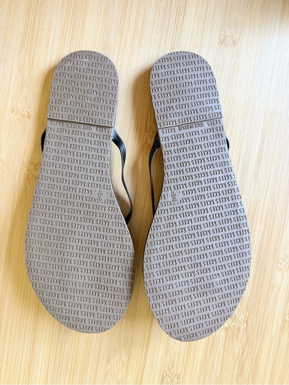 Tkees Black Leather Flip Flops Size 10 - Picture 4 of 4